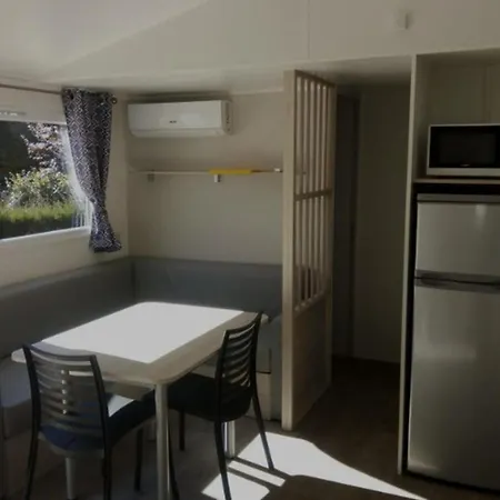 Camping Mobil-home Confort Pour 6 Pers. à - Api-1-52-1666 Chazelles-sur-Lyon
